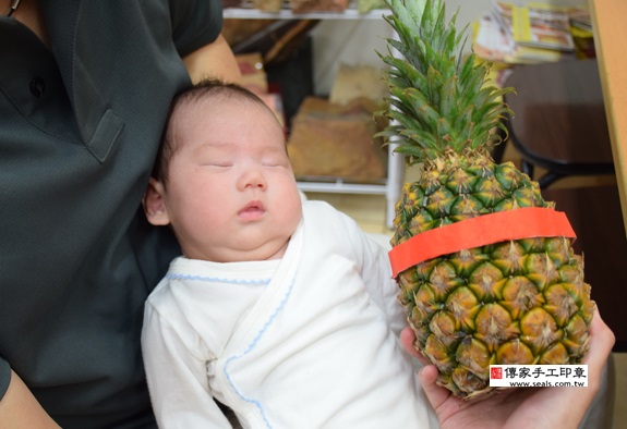 陳寶寶(新北永和區嬰兒寶寶滿月剃頭理髮、免費嬰兒剃胎毛儀式吉祥話)。中國風會場，爸媽寶貝免費穿「日中韓」古裝禮服。專業拍照、DVD光碟、證書。★購買「臍帶章、肚臍章、胎毛筆刷印章」贈送：剃頭、收涎、抓周，三選一。 2015.09.20 照片13